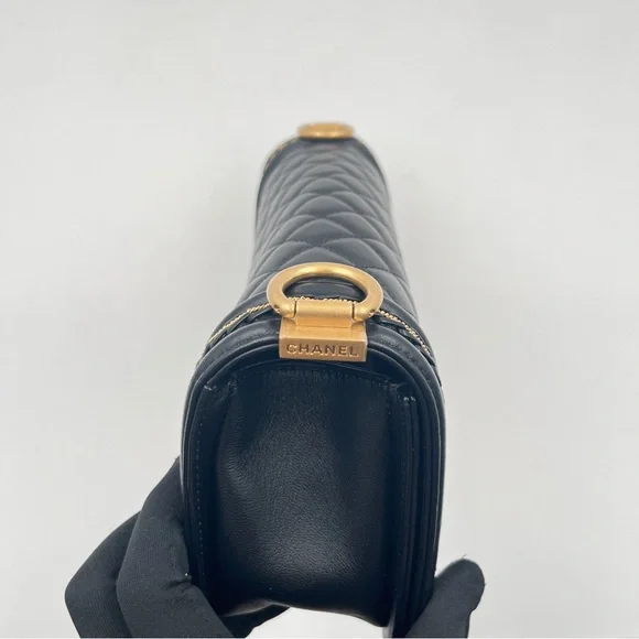 CHANEL Boy CHANEL Medium Flap Bag Black Quilted Lambskin - Picture 11 of 16